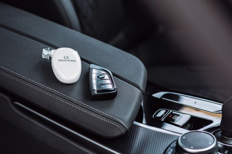 Kompaktes Design fürs Auto und die Tasche