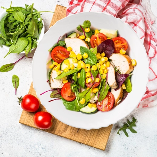 Ideale Größe 22 cm für Salate und kleine Leckereien