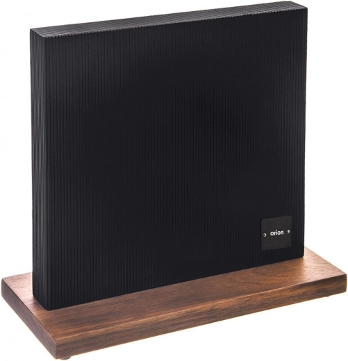 Elegant combination of black surface and acacia wood