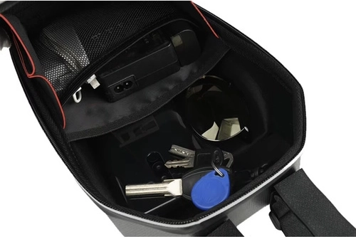 Übersichtlicher Innenraum: 5 l + 4 Taschen