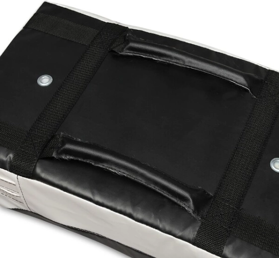 Courbure, ventilation et poignées sûres