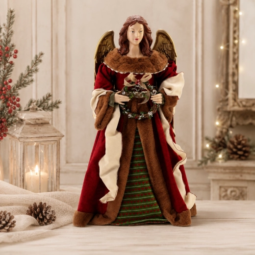 Couronne de Noël dans les mains