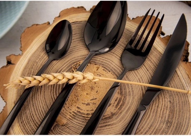 Design noir moderne pour chaque table