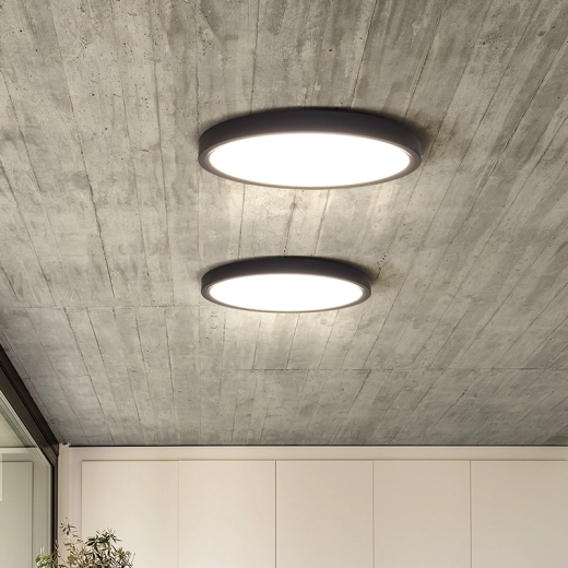 Dun modern ontwerp voor plafond en wand