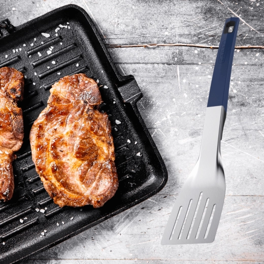 Breite perforierte Klinge für leichtes Wenden