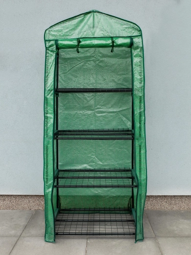 Quatre étagères pour gagner de la place