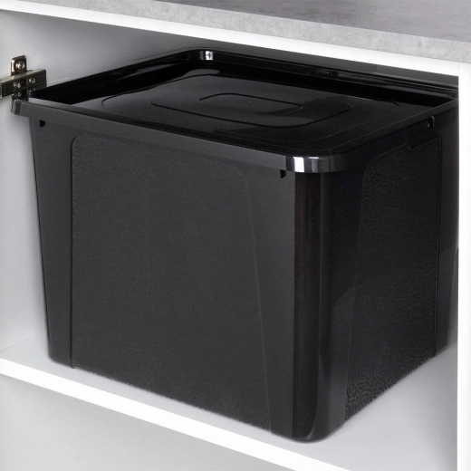 Ordnung im Regal und Schrank
