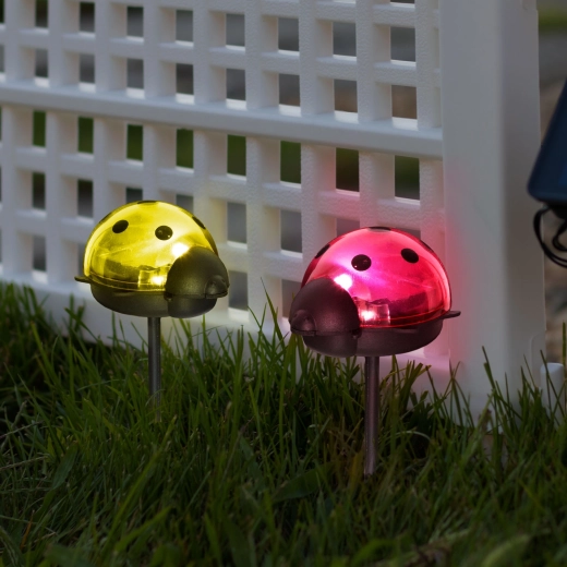 Solarlamp voor in de tuin in de vorm van een lieveheersbeestje met koud wit licht - 1 stuk