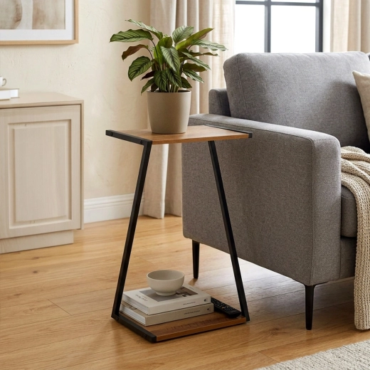 Modern combination of metal and wood-effect decor