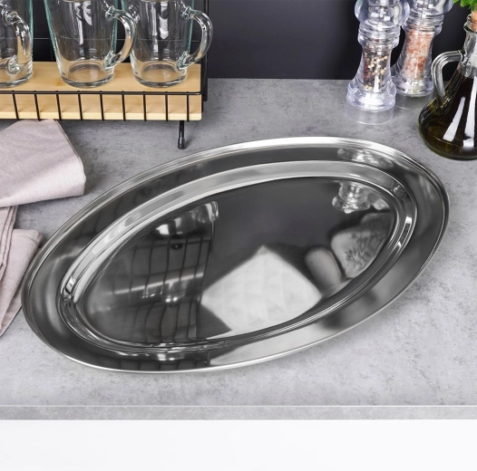 Practical raised rim for safe serving