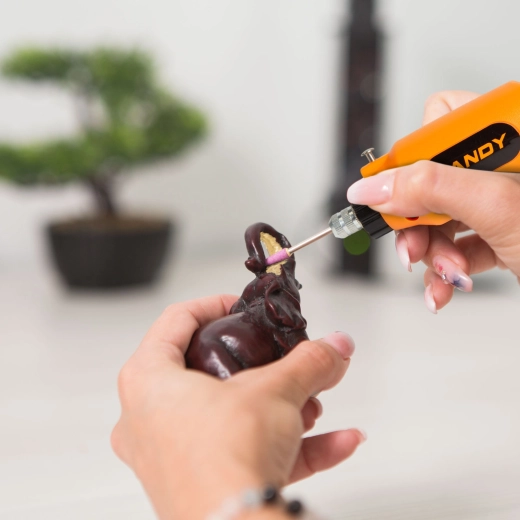 Mini perceuse, meuleuse et polisseuse électriques Handy Drill avec kit de 78 pièces