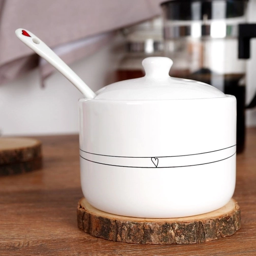 Praktisches Servieren mit Deckel und Löffel