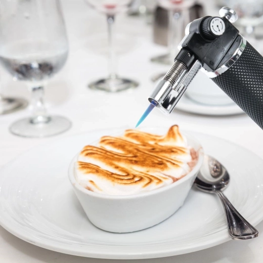 Perfekte Crème brûlée und Desserts in wenigen Augenblicken