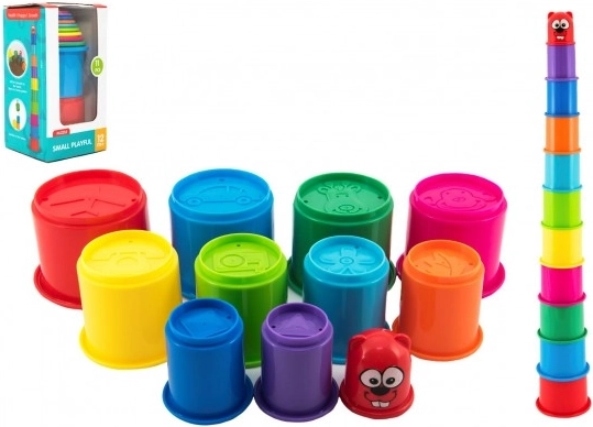 Bunte stapelbare Becher für Kinder