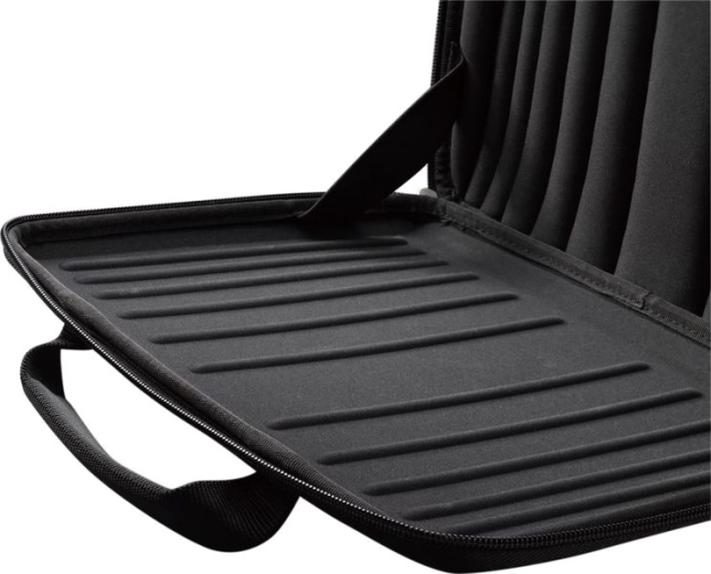 Le rembourrage ferme maintient l’ordinateur portable en place
