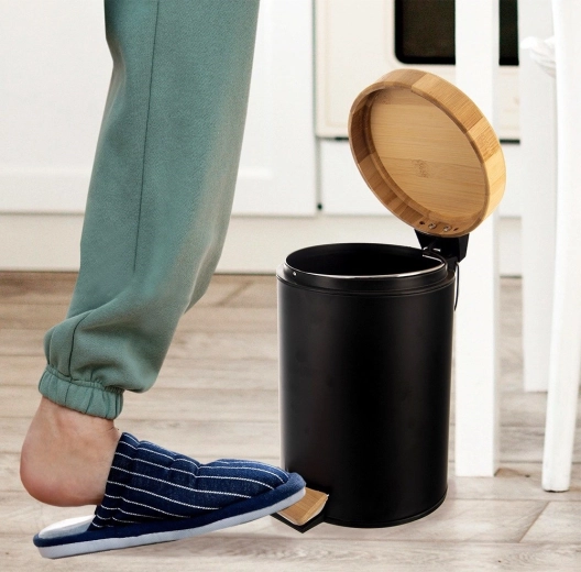 Hygiënisch pedaalmechanisme zonder aanraken met de hand