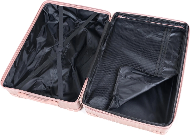 Intérieur pratique avec séparateur et sangles