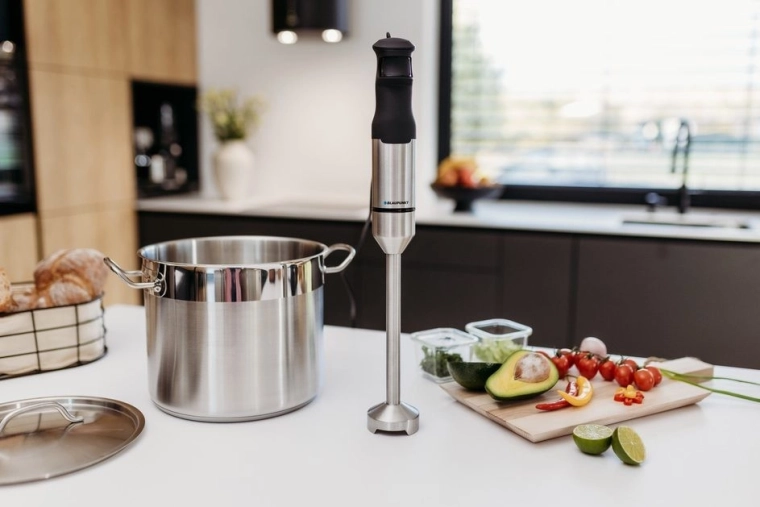 Stainless steel attachment for comfortable blending even in deep containers