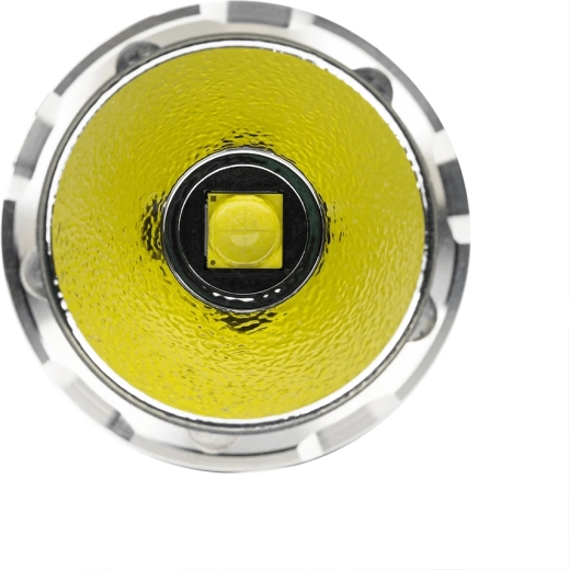 Bis zu 4.500 lm und 290 m Reichweite