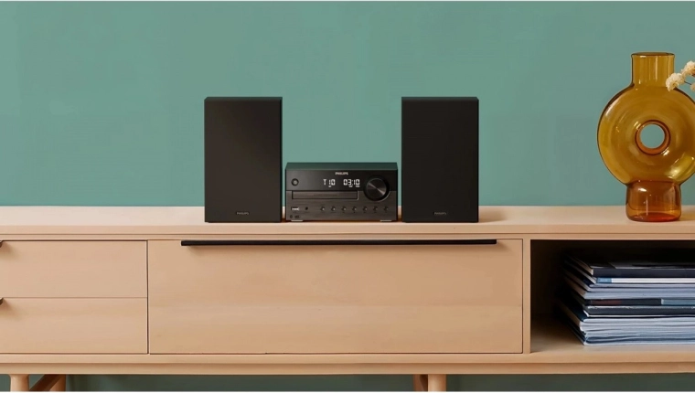 Versatile playback: CD, DAB+/FM, USB and AUX