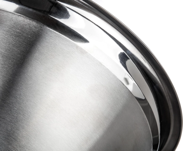 Large rebord pour un versement facile