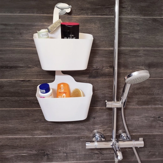 Overzichtelijke opslag van cosmetica in de douche