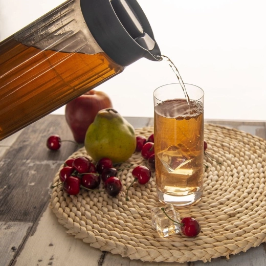 Ergonomic drip-free pouring