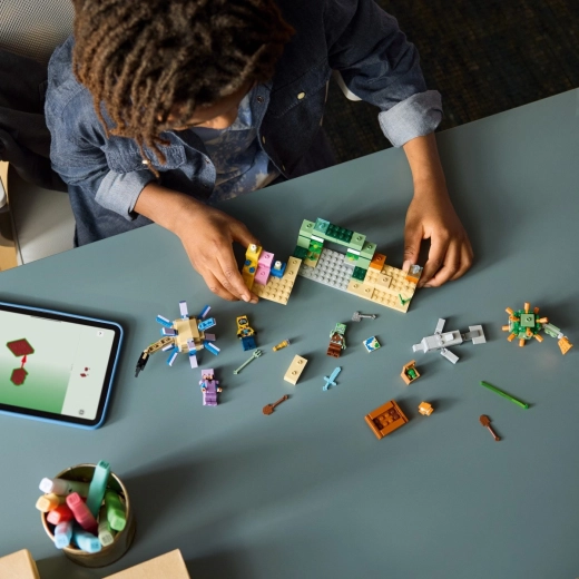 Creative building with LEGO Builder