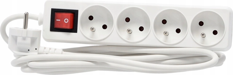 Quatre prises Schuko avec mise à la terre
