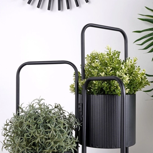 Sturdy metal and grooved shelves