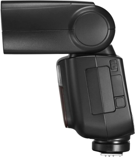 20–200 mm zoom and a wide head rotation range