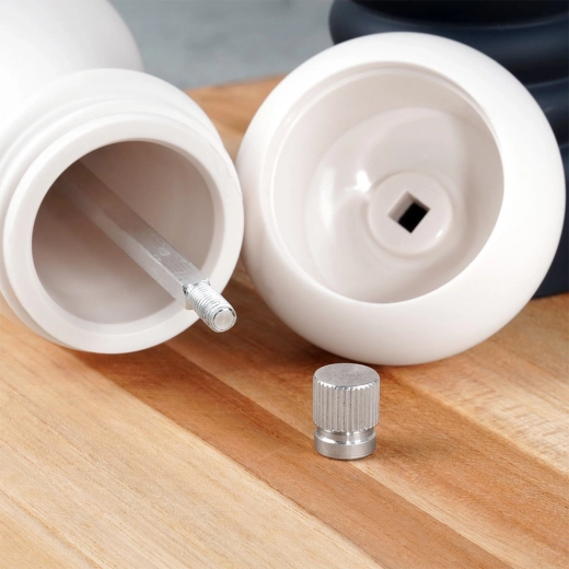 Easy filling and cleaning