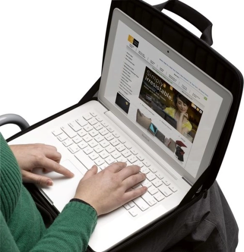 Vous pouvez utiliser l’ordinateur portable directement dans l’étui