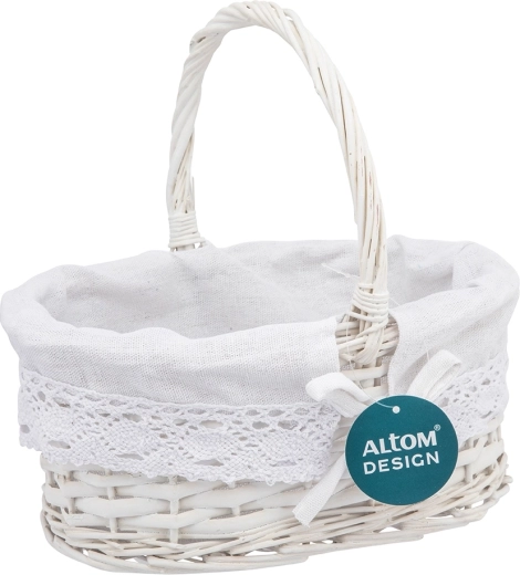 Sturdy wicker construction for everyday use