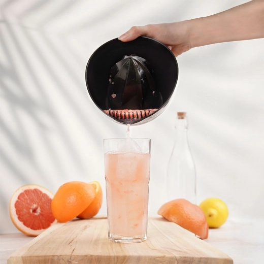 Comfortable pouring without drips