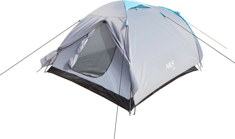 Auvent spacieux et deux entrées