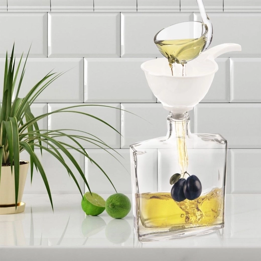 Comfortable handling and precise pouring