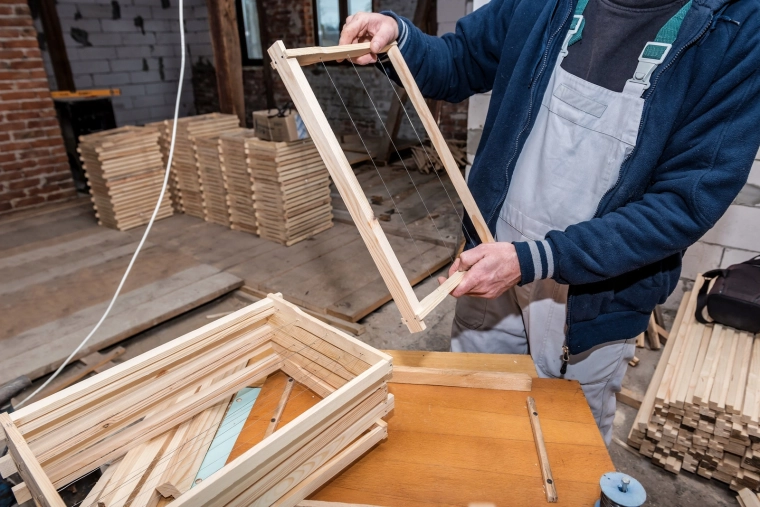 Ideal for wiring beekeeping frames