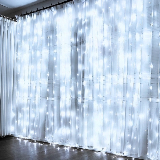 Große Abdeckung 3 × 3 m und 300 LEDs für einen eindrucksvollen Effekt