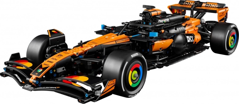 Realistic engineering in 1:8 scale
