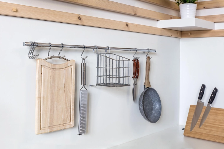 Space-saving and tidy kitchen countertop