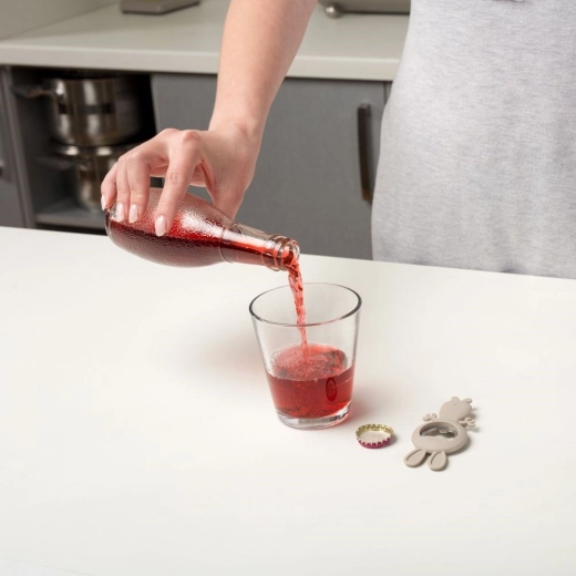 Easy opening of drinks at home or in the bar