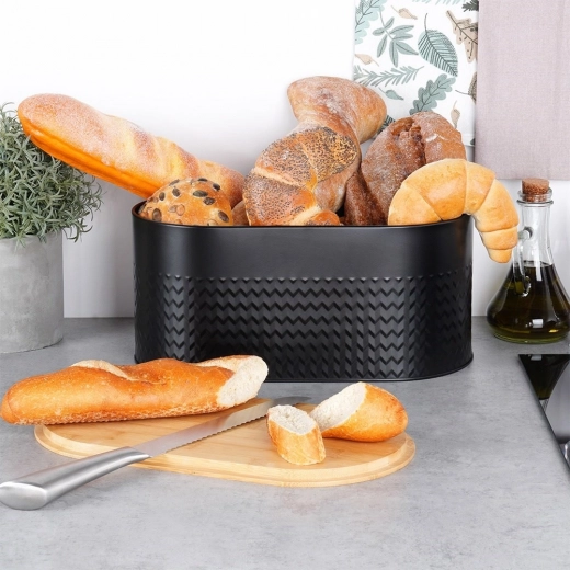 Longer-lasting fresh baked goods without drying out