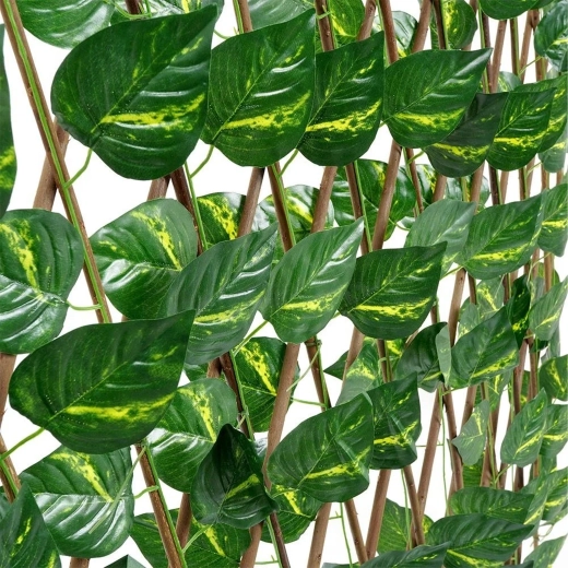 Natürlich dichtes und realistisches Laub