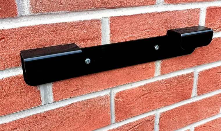 Robust steel construction for outdoor use