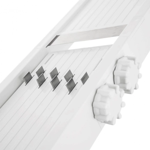 Sharp stainless steel blades for clean cuts