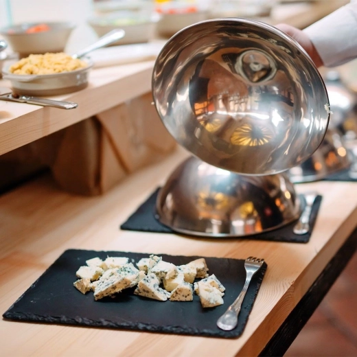 Présentation professionnelle au buffet comme à la maison