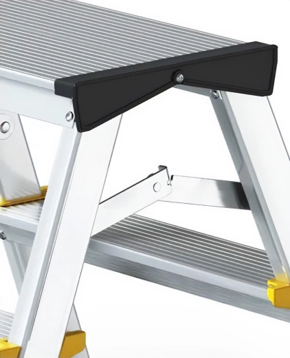 Marches larges antidérapantes pour une sécurité au travail