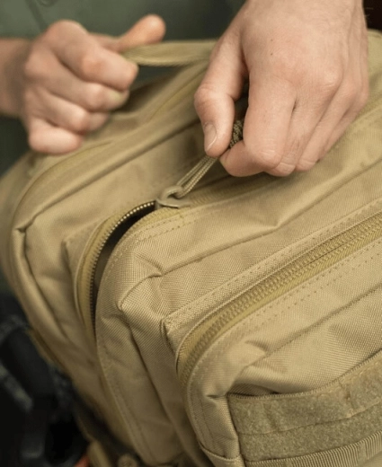 Quick access and reliable zippers