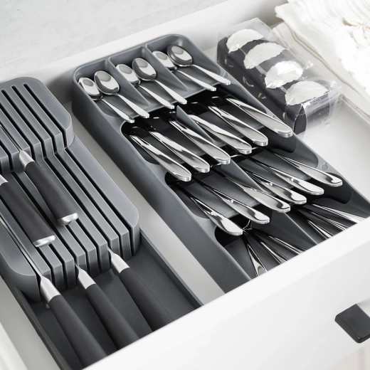 Safe and easy knife storage